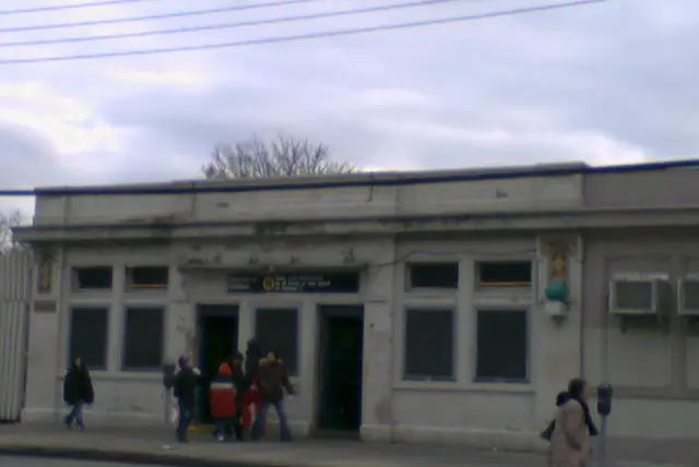 Avenue U station
